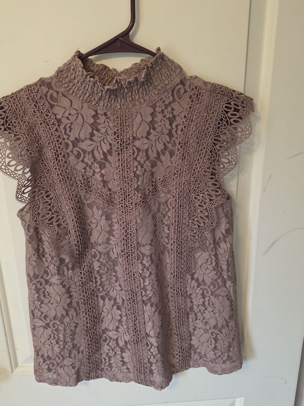 Cable & Gauge Mauve Lace Ruffle Mock Neck Sleeveless Top
